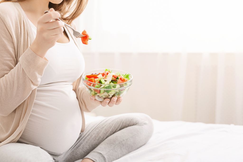 . Para permitir que você se sacie sem culpa ou segundas intenções, aqui está um resumo das idéias recebidas para realmente determinar o que é ou não é bom comer durante a gravidez.