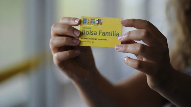 Bolsa-Familia-Does-the-same-Auxilio-Brasil-card-apply-768x432